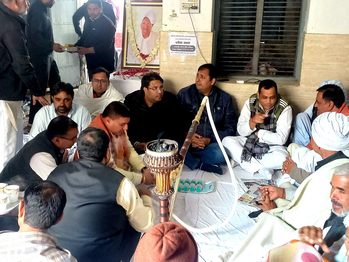 imramniwass's tweet photo. आज सर्वखाप व सर्वजातीय बिनैण खाप के प्रधान श्री नफे सिंह में जी के निधन का दुखद समाचार प्राप्त होने पर उनके आवास गांव - दनोदा कला पहुंच अपनी संवेदनाएं व्यक्त की।
ईश्वर दिवंगत आत्मा को शांति प्रदान करें एवं परिजनों को कष्ट सहने की शक्ति दे।
ओम शांति ओम 🙏🙏
#jaat #nain #binain https://t.co/wjHBlidBj6