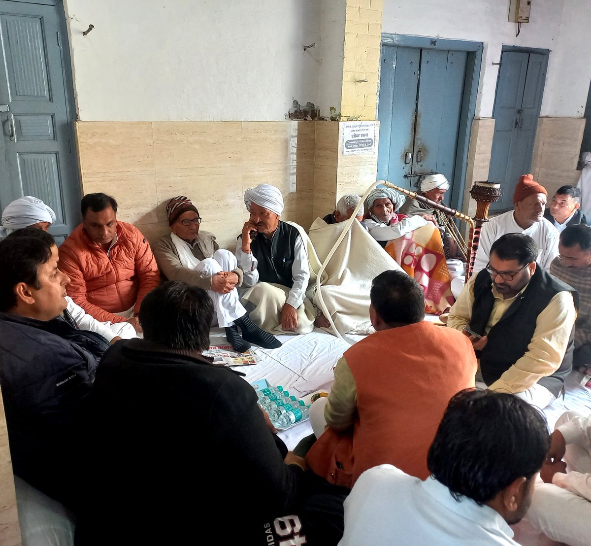 imramniwass's tweet photo. आज सर्वखाप व सर्वजातीय बिनैण खाप के प्रधान श्री नफे सिंह में जी के निधन का दुखद समाचार प्राप्त होने पर उनके आवास गांव - दनोदा कला पहुंच अपनी संवेदनाएं व्यक्त की।
ईश्वर दिवंगत आत्मा को शांति प्रदान करें एवं परिजनों को कष्ट सहने की शक्ति दे।
ओम शांति ओम 🙏🙏
#jaat #nain #binain https://t.co/wjHBlidBj6