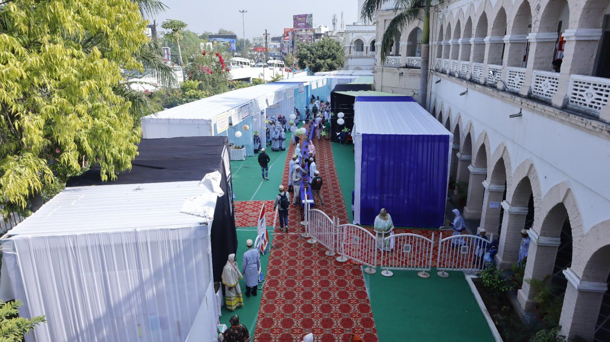 Over 1,150 visitors were intrigued by the innovative projects presented by students of the #DawoodiBohras of #Udaipur during a three-day #ScienceExhibition.
From biology to physics, these young minds showcased their diverse knowledge through working models. #StudentInnovation