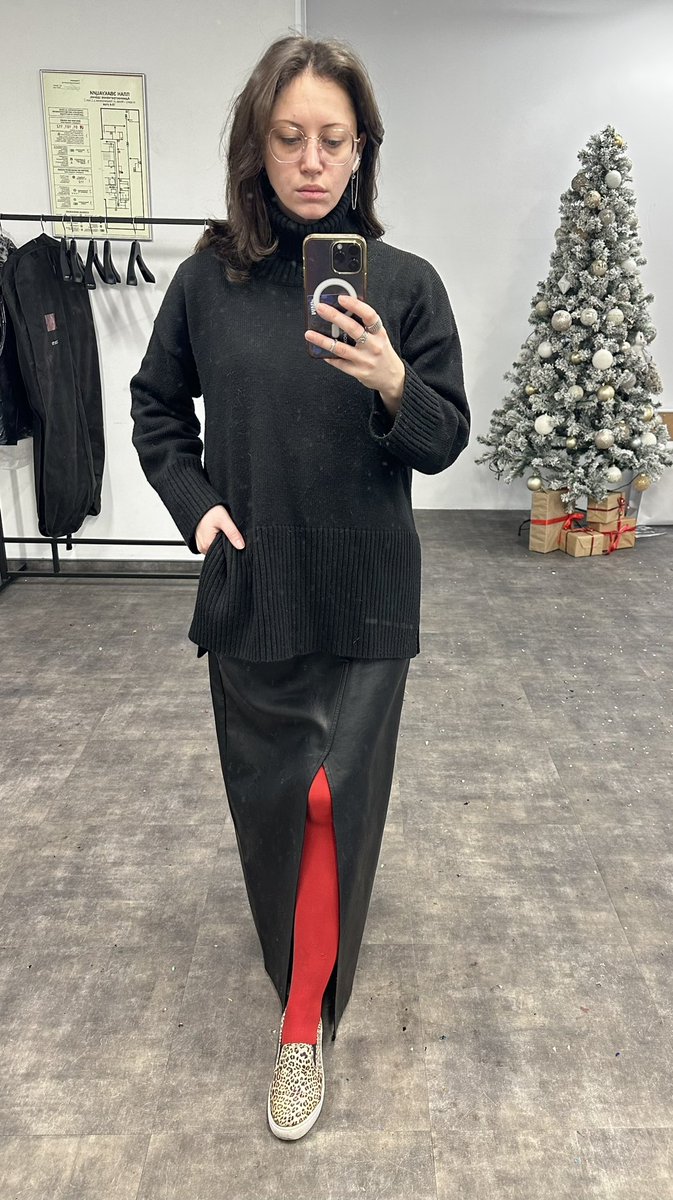 Давно не выкладывала свои образы 🖤