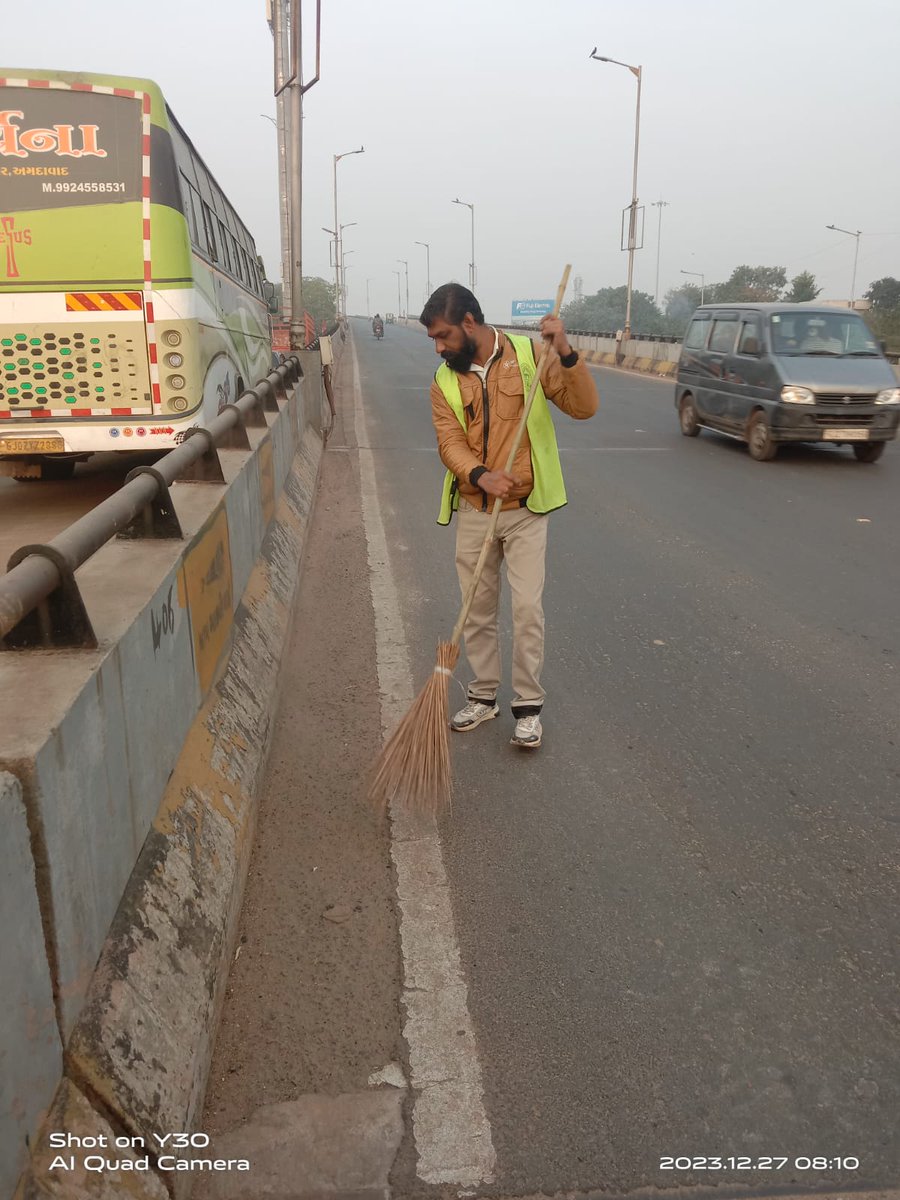 SWMEastZone's tweet photo. From streets to neighborhoods, AMC is on a mission for a cleaner Ahmedabad!  Join hands with us in the Swachhta Hi Seva initiative.
@AmdavadAMC
 
#amc #amcforpeople #SwachhAmdavad #MycityMyPride #swachhgujarat2023 #cleanamdavad #sbm2023 https://t.co/MP79U1TYLT