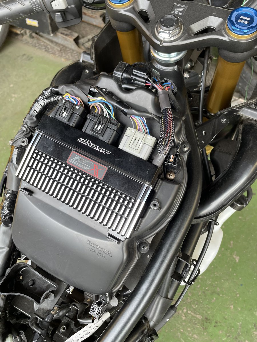 skill_info_1144's tweet photo. 現行CBR250RRのaRacer国内初入荷!
早速チェックします!!
初回入荷分はとても少ないのでお早めにお問い合わせ下さい!!
来シーズンはもう始まってる??
#aRacer
#RCSuperX
#CBR250RR https://t.co/NsrhPm0yLV
