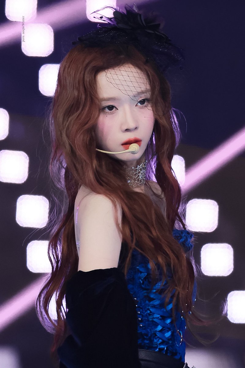 purewinter11's tweet photo. 231225 가요대전 #aespa #에스파 #WINTER #윈터 💟 https://t.co/kvZsor7y5F