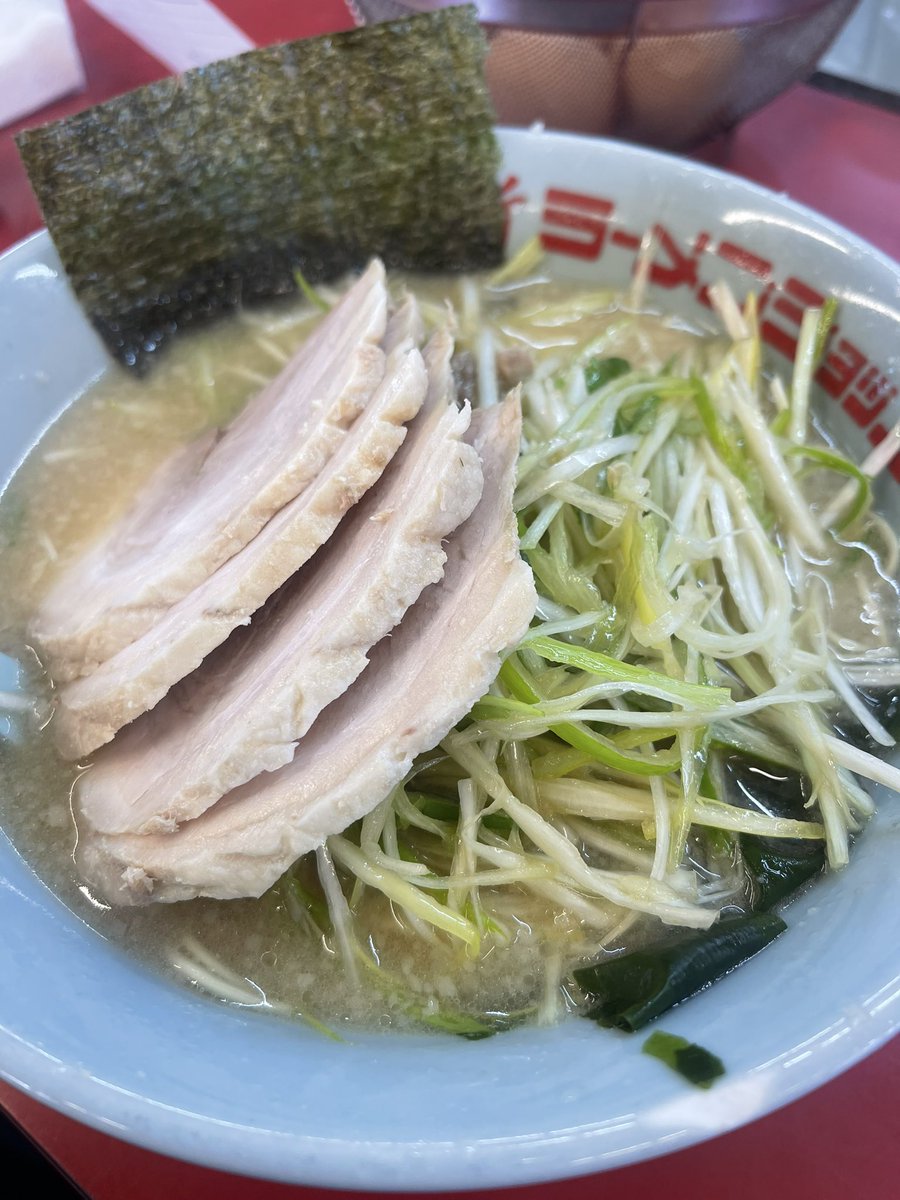 menma_nuki's tweet photo. 新ラーメンショップ 狭山本部

ネギ味噌チャーシューメン

バリカタ、少し濃いめで注文。

ここの店員さんは美男美女😍
面接の時点で写真審査があるのかしら😏

年末だからか激混みだったぁ😆

https://t.co/RlzCY1ereb https://t.co/eGtVlgXfnh