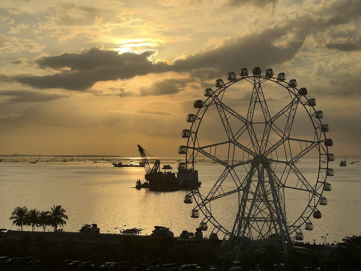 yoe_gurt's tweet image. Sunset at MOA.. 

#sunsetphotography 
#SMMOA