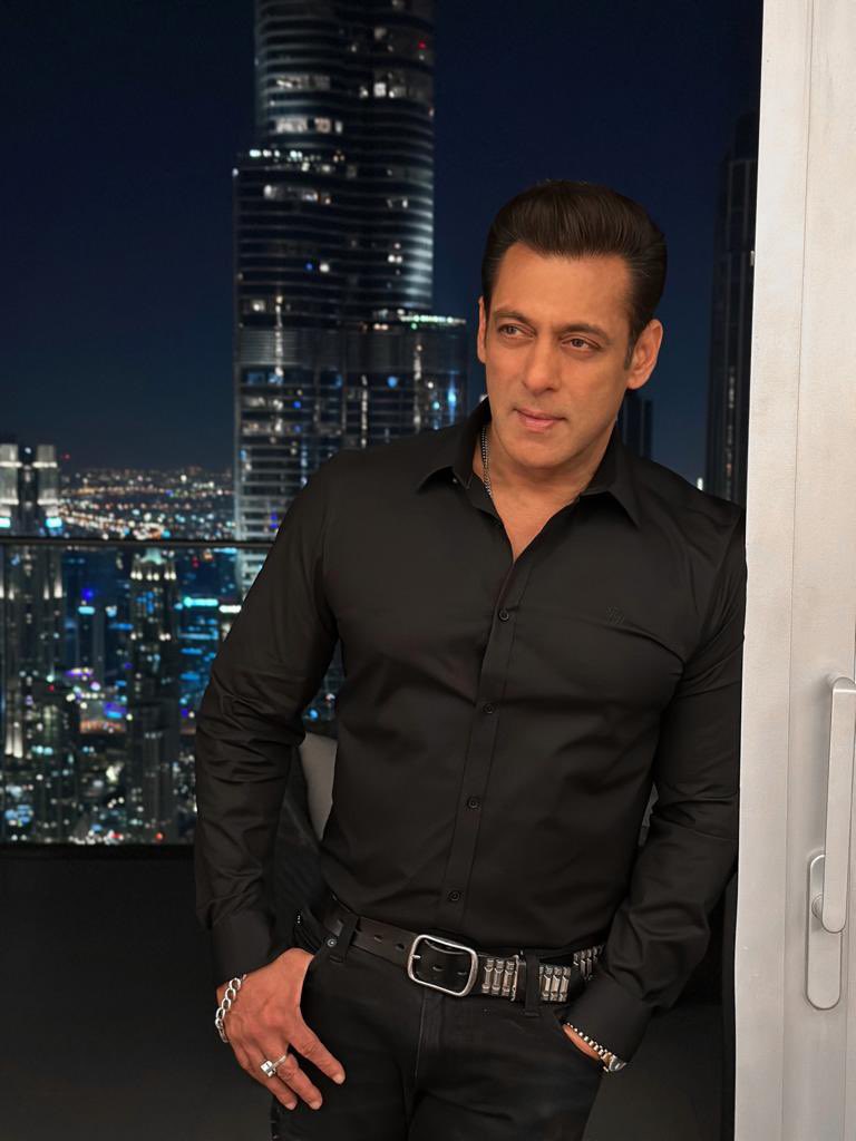 AkandRoubul's tweet photo. Happy birthday Bhaijaann @BeingSalmanKhan
 #HappyBirthdaySalmanKhan 
#BhaiKaBirthday https://t.co/6NgXw7POjY