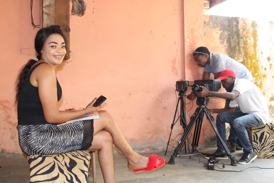 Bonjour
C'est le cœur meurtri,et plein de larmes que nous vous annonçons le décès de notre actrice principale  Marie Inès Ayonga 💔😭