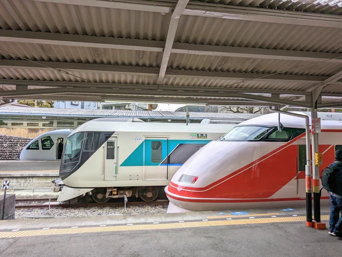 クリスマスイブはピンク色になったいちごスペーシア一番列車ツアーに参加してきました。結構空席が目立っていたのであまり売れていないのかな?と思いましたがお買い物券付いててケーキまで食べられるのでここ最近ではかなり当たりのツアーだったと思います。地元住民の歓迎ムードが素晴らしいですね