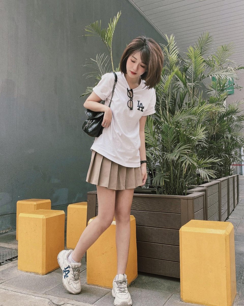 Xin chào! Tôi là người phụ nữ đáng yêu và hài hước, tìm kiếm một người bạn nam để cùng chia sẻ niềm vui và đam mê.