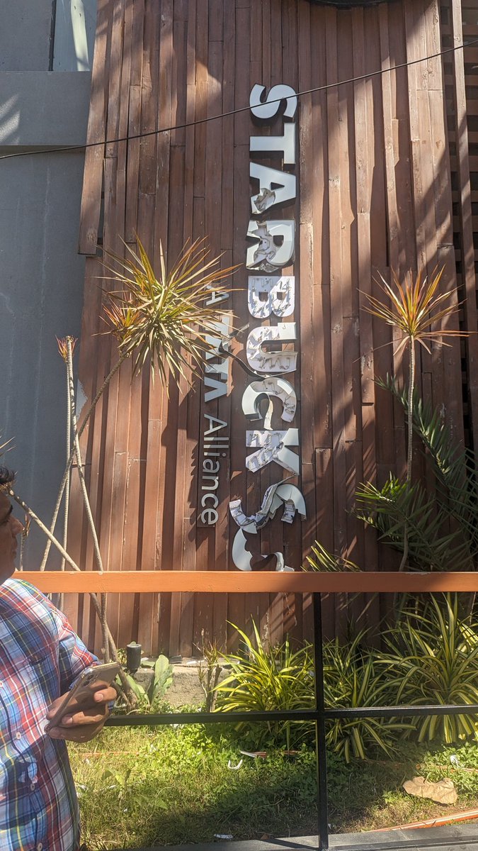 iAnkurSingh's tweet image. This is Bengaluru under Congress rule.

Did you ever hear such news when BJP was in Power?

Whenever Congress comes to power, it incites South Indians against North, North-East, Hindi and now English.

Police mute spectator