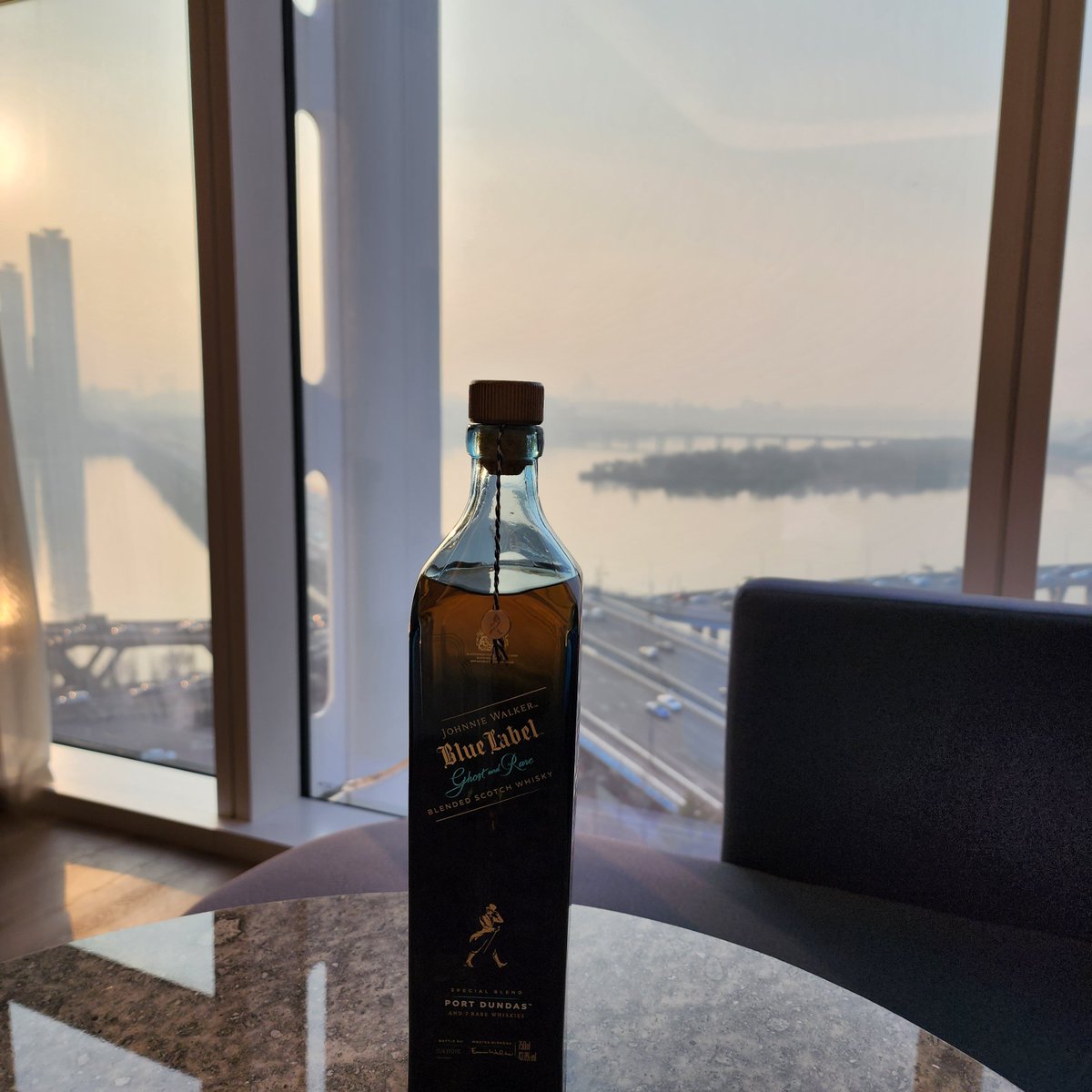 오늘은 남자둘이 호캉스!!!!!!
행복 ㅠㅠ

#맘눌뎀 #호텔나루서울엠갤러리
#호캉스 #마포 #서울