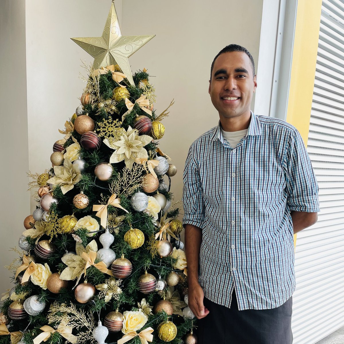 suli_moce's tweet photo. 🎄✌🏾 https://t.co/yO9Sv8oU9C