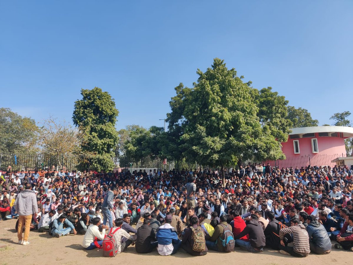 DevPanwar9983's tweet image. यह अनुशासन,एकता और युवाओं का जन सैलाब बताता है की सफलता निश्चित है डटे रहो साथियों #RYM_इन्टर्नशिप_बहाल_करो 
@narendramodi @BJP41ndia @INCIndia @BhajanlalBjp
#RYM_इन्टर्नशिप_बहाल_करो