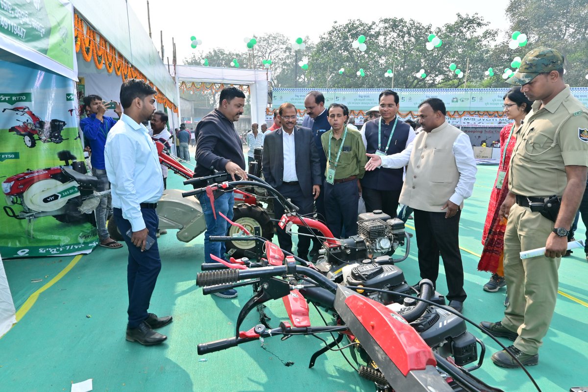 krushibibhag's tweet image. District-level #FarmMechanization mela was inaugurated in Sambalpur on December 26. It was graced by Hon'ble MLA (Rairakhol) Shri. @rohitpujaribjd, RDC (ND) Shri Suresh Chandra Dalei &amp;amp; others. Such melas aim to reduce cultivation costs &amp;amp; promote financial stability of farmers.