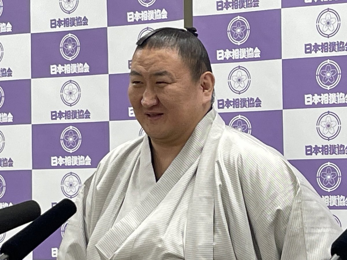 sumokyokai's tweet photo. ＜#東龍 引退会見＞
先日引退した東龍が師匠の玉ノ井親方（元大関 栃東）と共に会見を行いました。

#sumo #相撲 #東龍 https://t.co/V0c7nVCO48