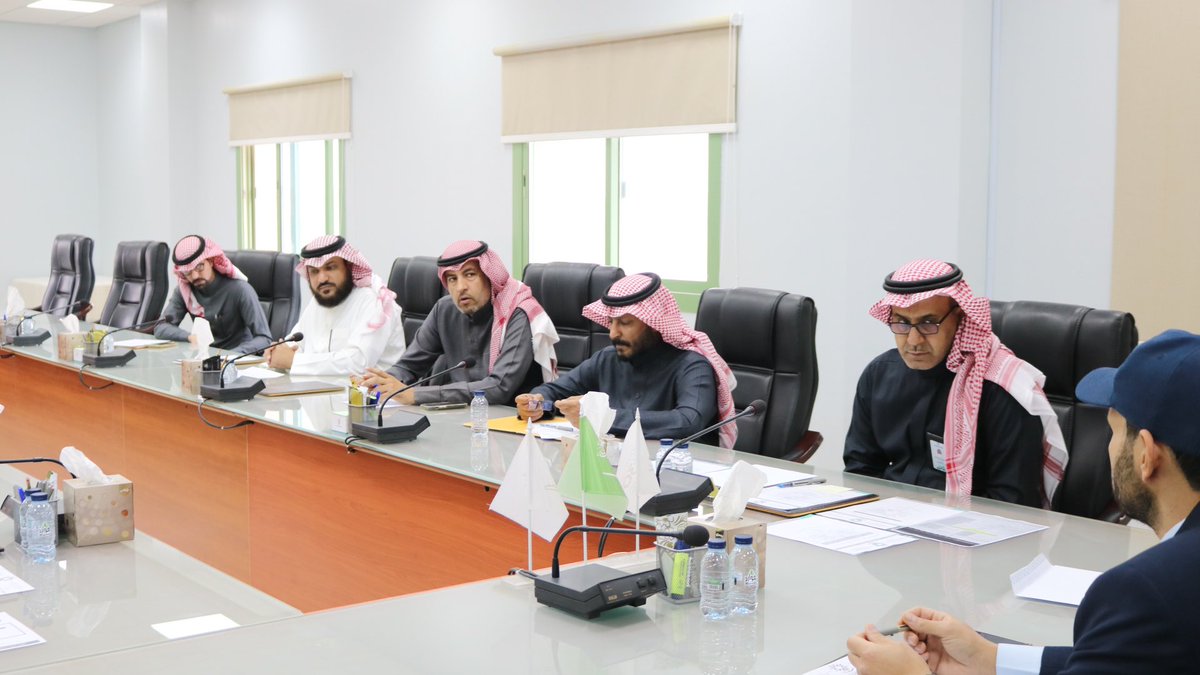 tvtc_g_onaizah's tweet photo. عقد اجتماع مجلس الكلية الأول للفصل التدريبي الثاني من العام ١٤٤٥ برئاسة سعادة عميد الكلية التقنية في #عنيزة.

#التدريب_التقني https://t.co/mqj1MTyYKX