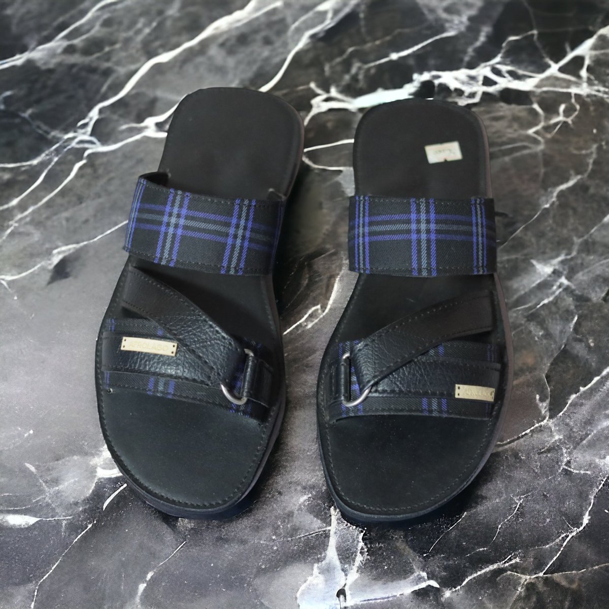madeinrwshop's tweet photo. Love wearing Made In Rwanda sandals? We have some for sale! 

Visit our NYANDUNGU ECO-PARK Store to get yours. 

#madeinrwanda🇷🇼 #visitrwanda #rwandan

 @ikazerwanda https://t.co/KN7cNMtesM