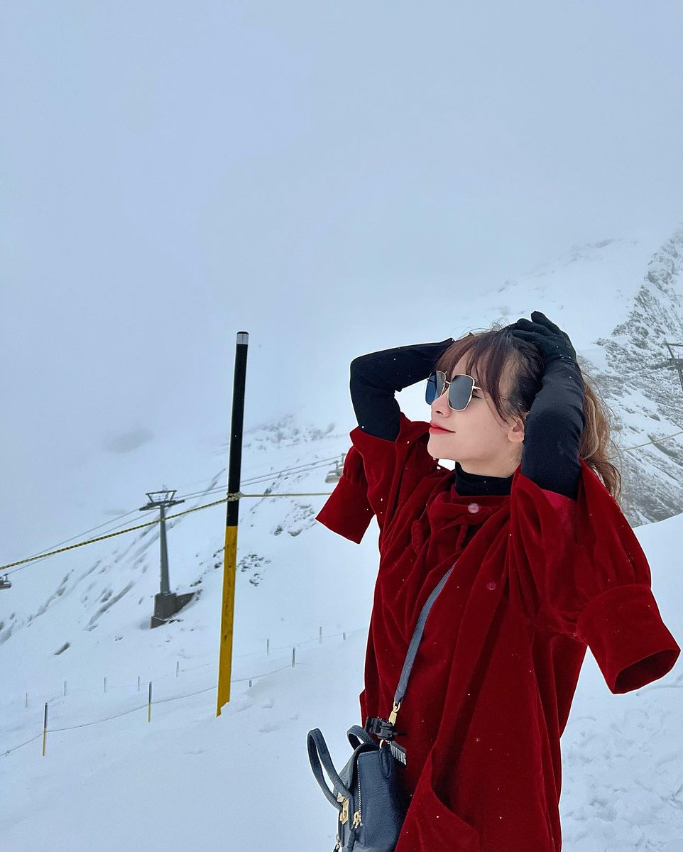 Chào bạn! Tôi là một người phụ nữ đáng yêu và tự tin, hy vọng tìm kiếm một người bạn đời thông minh và có trái tim tốt.