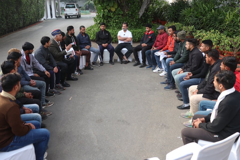 devraj_9094's tweet photo. आज Rahul Gandhi ji ने Pending Recruitments (Army CEE,Airforce joining) #अग्निवीरयोजना से रद्द कर दी गयी थी उस पीड़ा को बहुत धैर्य व संवेदनशीलता के साथ सुना व हमारी समस्या को समझा। 

इस मुद्दे को बड़े मजबूत तरीके से उठाया उसके लिए दिल से शुक्रिया 
#चंपारण_सत्याग्रह #पेंडिंग_भर्ती https://t.co/4jchJ1Nih9