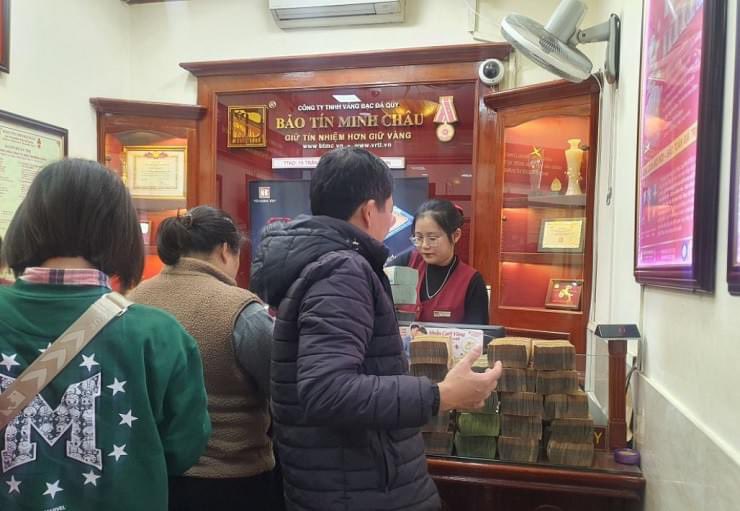 AnhVV10's tweet photo. Tưởng mình mình nhát gan đi chốt lời
Ai ngờ đông thế https://t.co/rpiw4HTlnu