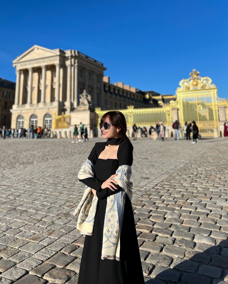 Chào em trai! Tôi là một cô gái yêu đời và độc lập, mong muốn tìm một người đàn ông chân thành để cùng tạo dựng một mối quan hệ bền vững.