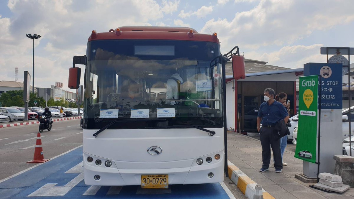 RonallChersan's tweet image. 👍สนามบินเชียงใหม่มีรถเมล์เข้าเมืองแล้วนะ น่าจะเริ่มพรุ่งนี้เป็นทางการ

เส้นทางตามภาพเลย สาย 24 ผ่านหมด นิมมาน ช้างเผือก ท่าแพ กาดหลวง 30 บาท อยากให้รอบนี้อยู่นานๆ จะได้มีขนส่งสาธารณะดีๆ

😍แต่แอบว้าวนะสายการบิน Starlux กับEva Air มาร่วมสนับสนุนพัฒนาระบบขนส่งมวลชนเชียงใหม่ด้วยแหะ