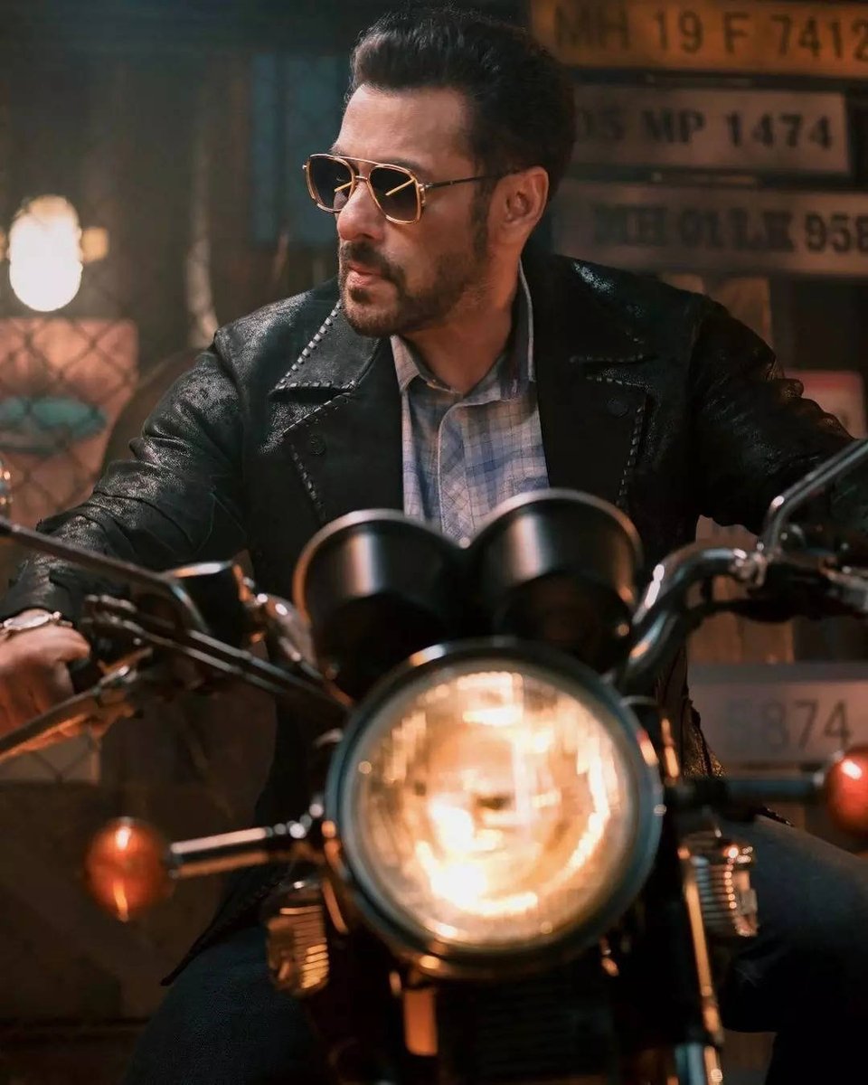 girishjohar's tweet photo. Celebrations begin for #SalmanKhan Bday....
He is a HUGE HUGE STAR, his swag is unparalleled &amp; fans want to see him on Mega Screen again &amp; again !
🌈🎞💗🎉❤️‍🔥🍿💫 @BeingSalmanKhan 
@Deadsoulslinger @TimesNow @ZoomTV @akshayerathi 
https://t.co/bcc88tIMQm https://t.co/6DXXam7orz