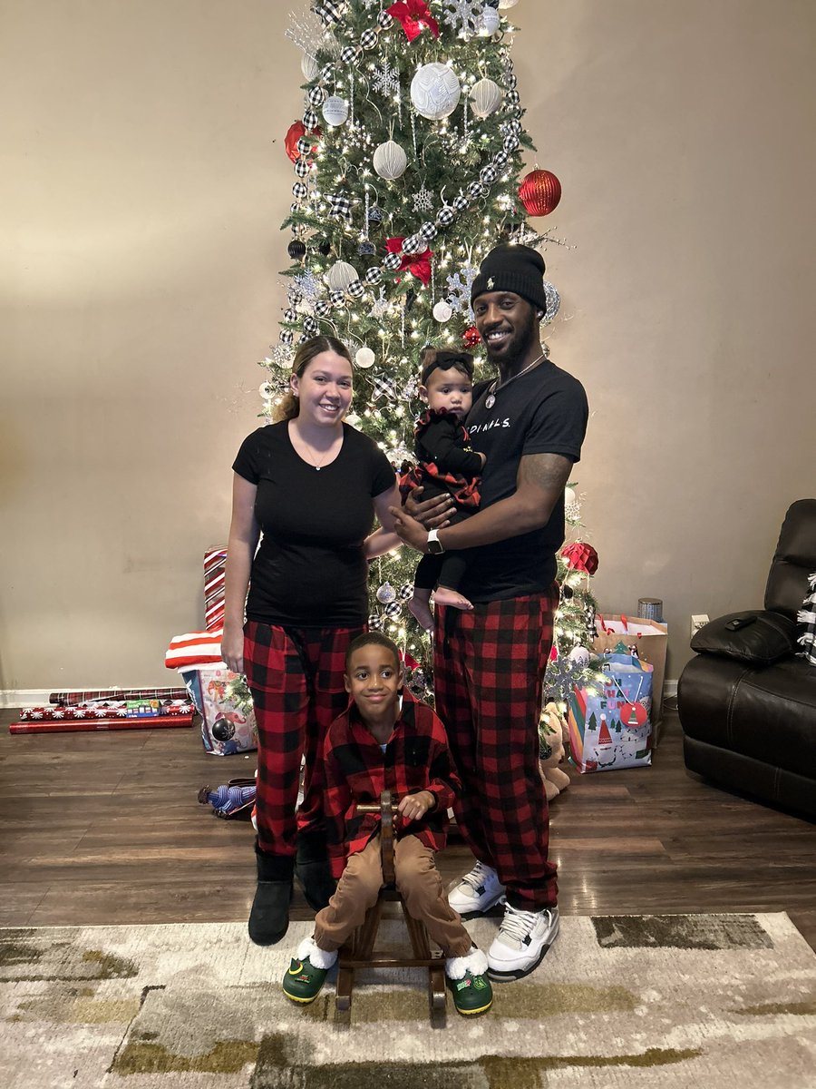 CoachQuick17's tweet photo. Christmas 🎄 was a success 🤞🏾❤️💚 #QuickFamily https://t.co/q39Q9hetsB