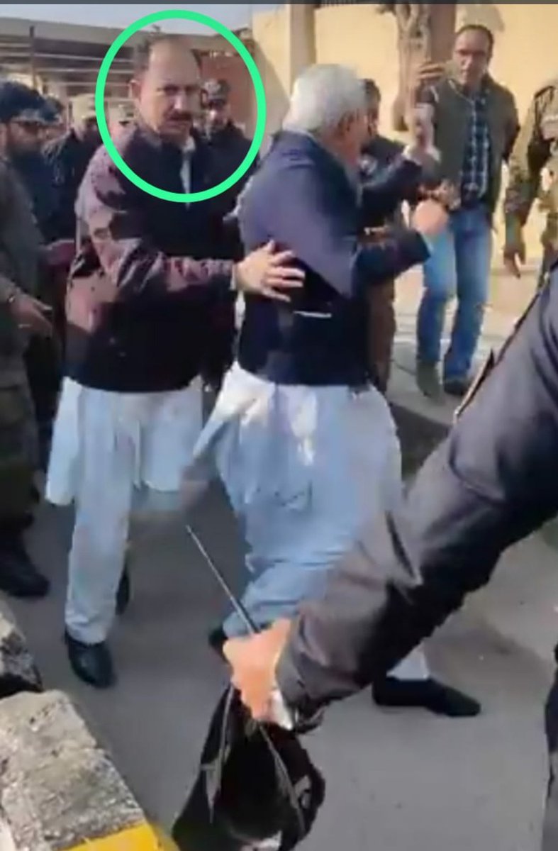 Haroon_Natamaam's tweet photo. ریٹویٹ کرکے انکے چہرے اور بے نقاب کریں 

 #سیاسی_انتقام_بند_کرو https://t.co/RdTAltcdKP