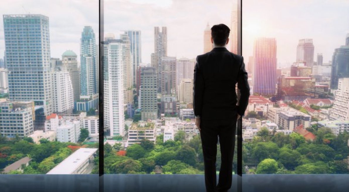 ماهو تأثير طول فترة الرئيس التنفيذي المؤسس على الشركة؟