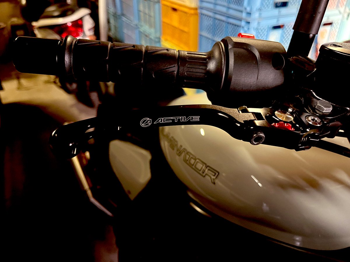 Whiteelimi's tweet photo. クラッチ、ブレーキレバー交換しました。

#エリミネーター
#Kawasaki 
#active 
#バイク乗りと繋がりたい https://t.co/A01Lu3RtHs