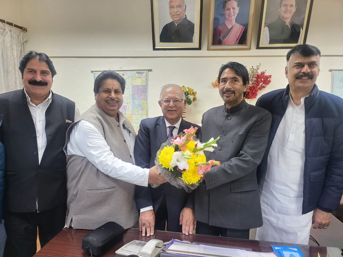 GAMIR_INC's tweet photo. Assumed charge as AICC General Secretary today..
Express my humble and sincere gratitude to Party leadership for this important organisational assignment.
I also convey my sincere thanks to the Congress Cadres and supporters. https://t.co/xRoIDvysm9