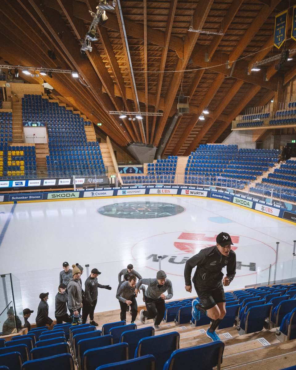 KalPa_Hockey's tweet photo. Erinomaista huomenta! 🙌

Aamuhikeä pintaan ja kohta hakemaan tuntumaa Eisstadion Davosin jäältä. 

#KalPa #Liiga #SpenglerCup https://t.co/PUuXZ3A1XO