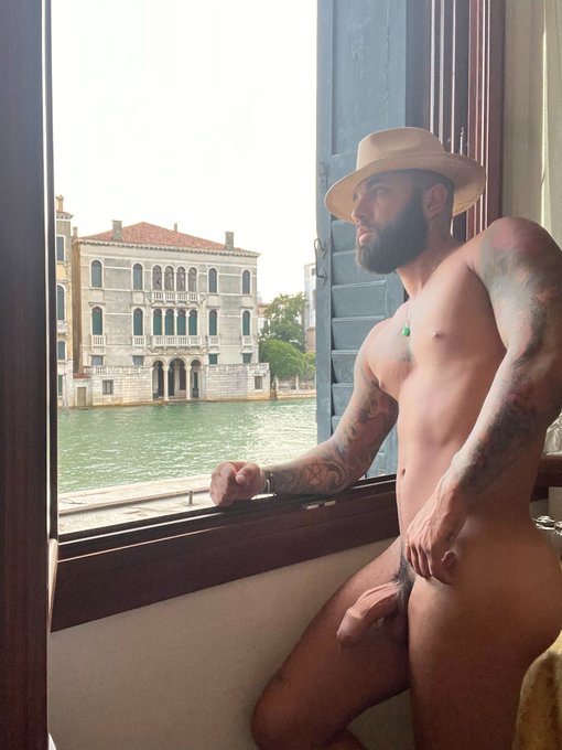 describe the view in a word https://t.co/7LX0UxYk1e