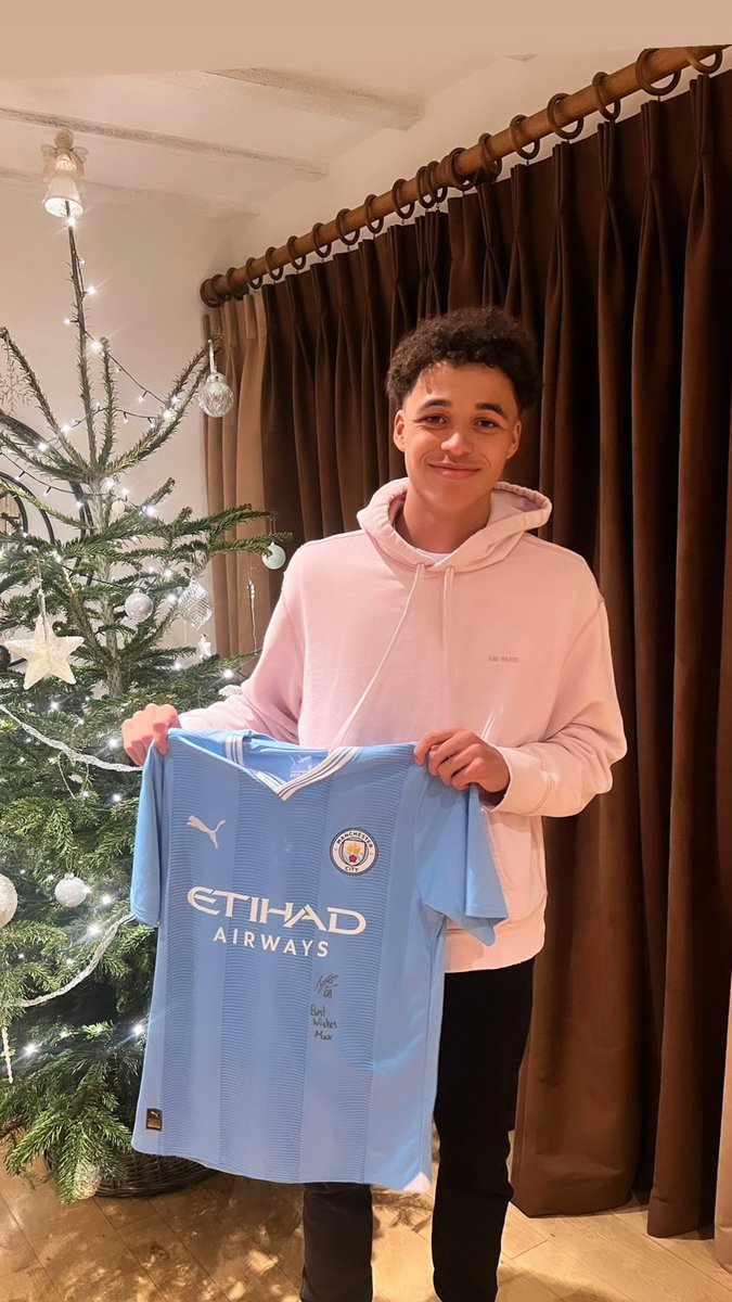 kccoachingltd's tweet photo. Merry Christmas 🎅 🤩
Still time to enter the giveaway 
1- follow 
2- tag &amp; mention
3-like 
4- repost 
🎁🎄❤️ https://t.co/IdqSgU9Tzm