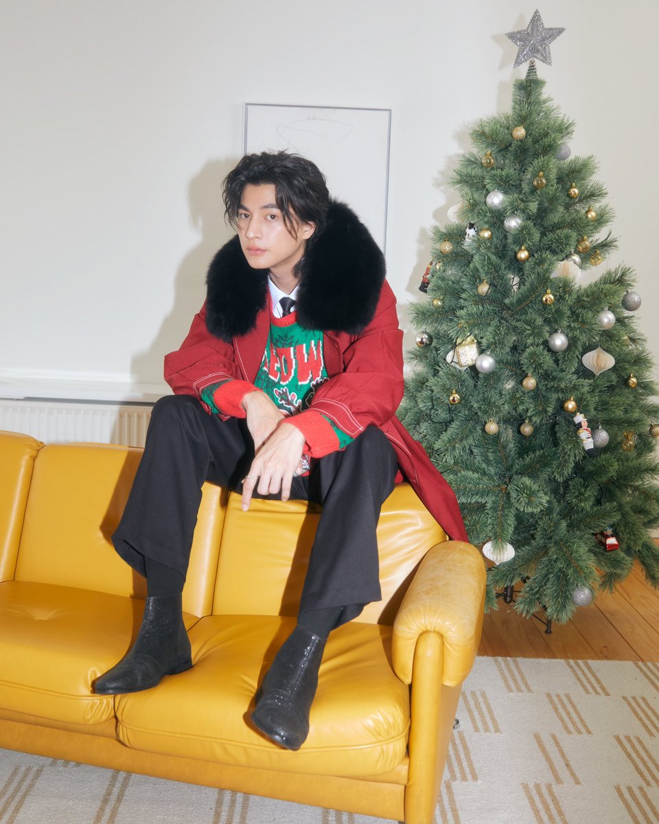 gulfkanawut's tweet photo. Late Christmas, HoHOHoo 🎅🏻🎄
#GulfKanawut https://t.co/ngfaYsopGD