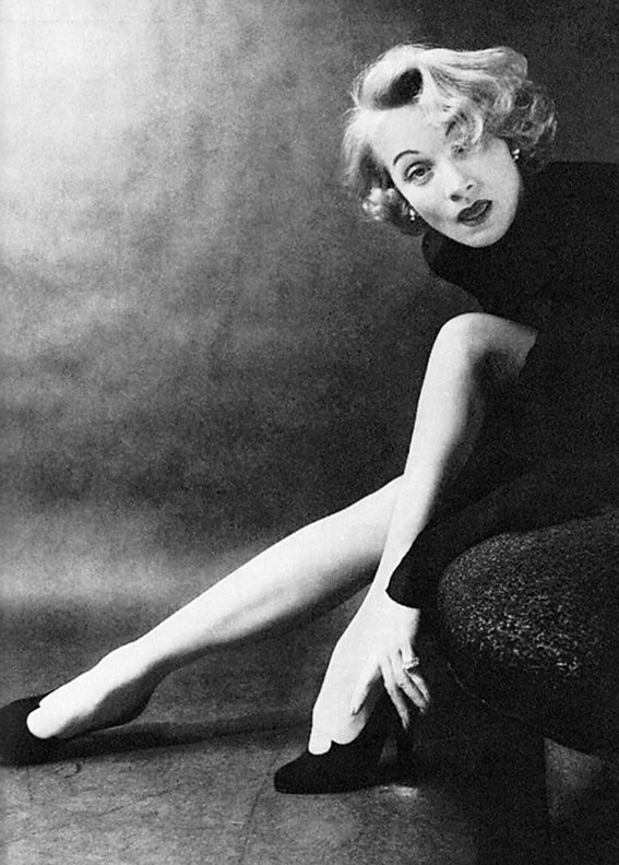 ReplicanteBueno's tweet image. "Las mujeres tienen una edad en que necesitan ser bellas para ser amadas, y otra en que necesitan ser amadas para ser bellas".
— Marlene Dietrich 27Dic1901/06May1992