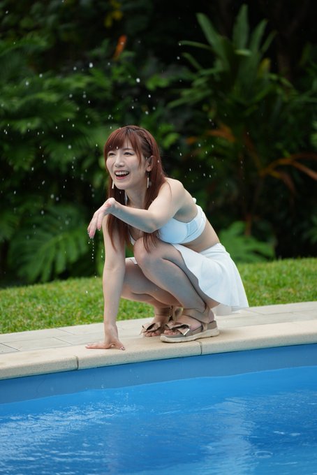 既にたくさんメッセージいただいたのですが&hellip; 37歳になりました🥹✨️25でデビューしてひと回りしちゃった😲 ここまで来れたのはどれだけマイペースでいても皆さんが応援してくださるおかげです！ 今年はダイエットに成功したので&hellip;来年は更に推し事と合わせてお仕事も頑張っていくからねー💪✨️