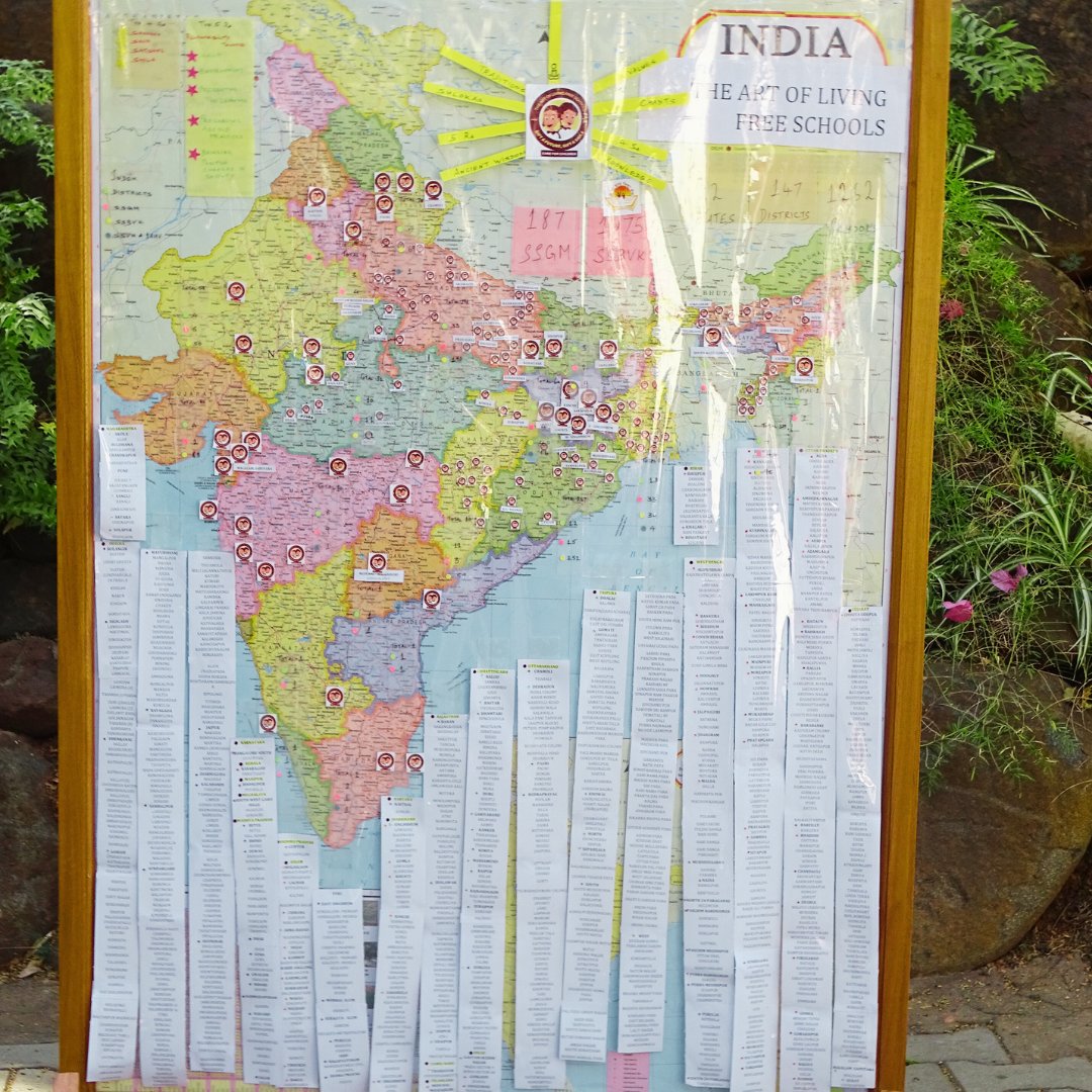 aolschools's tweet photo. An initiative which started as 1 free school with just 30 children in rural Bangalore, now has a presence across India impacting 2032 villages &amp; more than 100,000 underprivileged children through 1262 free schools.

Contribute towards https://t.co/hfYJyGFZKC @Bhanujgd #GiftASmile https://t.co/6xaHGtDSRb