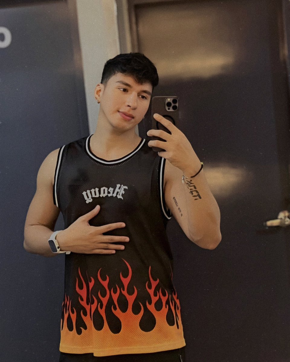 nzwrrn's tweet photo. i date nyo na ko, para masaya 2024 naten. 🤭 https://t.co/gMwC0ALwMd