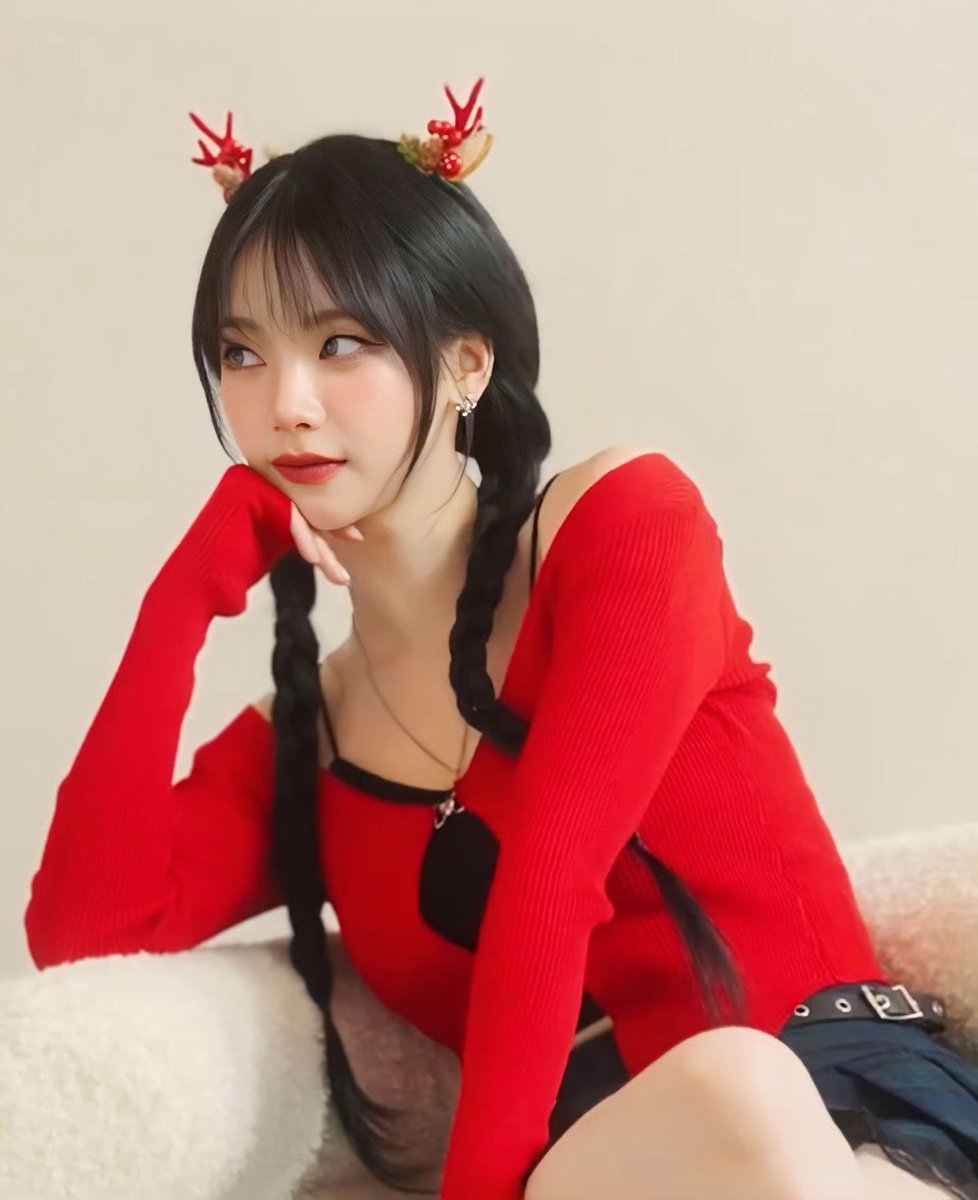 KoreanVisually's tweet photo. Merry Christmas Everyone! 👧🏻🎄❤️
•

#aespa #KARINA #에스파 #카리나 https://t.co/p9F97EZ823