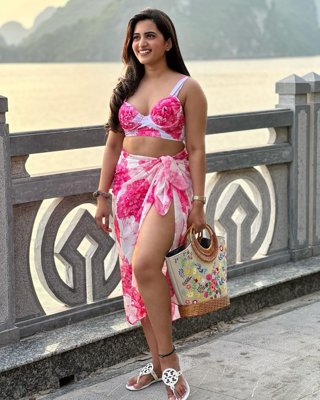 GCVwQq1bwAAEOcF?format=jpg&name=large