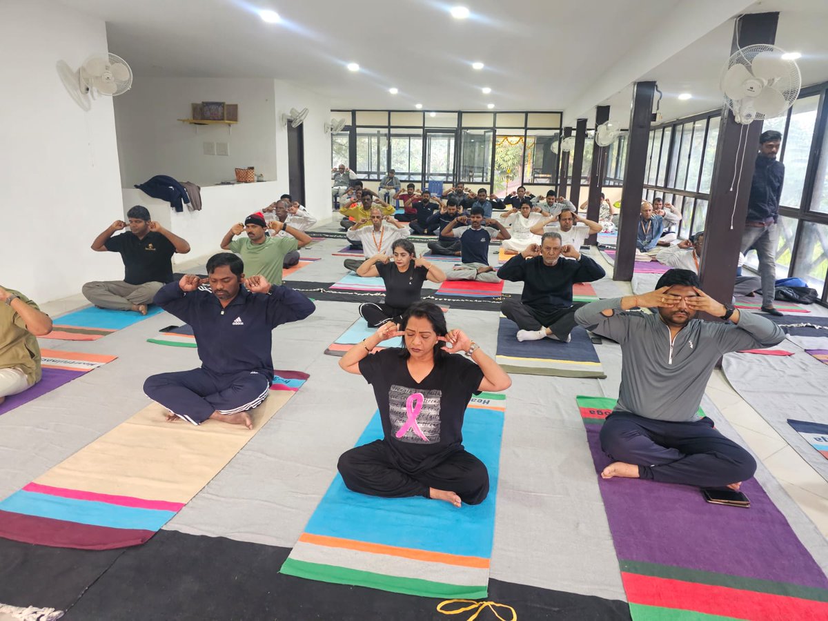 CommissionrGHMC's tweet photo. 🧘♂️Unwind from life's stresses with a moment of serenity!
Our New Free Yoga & Meditation Center at JVR Park now inaugurated by the Honorable H.W. Mayor @GadwalvijayaTRS @CommissionrGHMC, @khairatabadZC
#HealthyLiving #Yoga #Meditation #healthiercommunity #communitywellbeing https://t.co/dr0fQuGomO