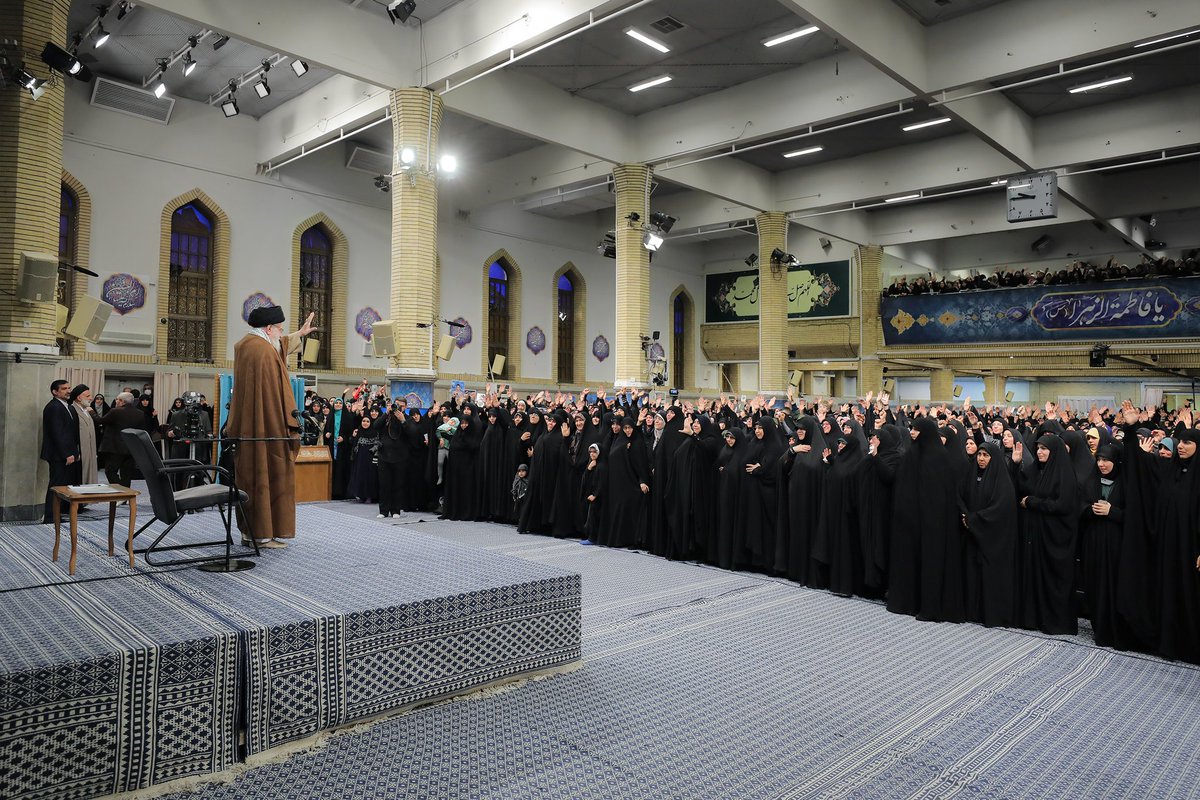 Khamenei_m's tweet photo. 📸 Imam Khamenei met with a large number of women from across the country in the Imam Khomeini (ra) Hussainiyah this morning, December 27, 2023. https://t.co/dKjdcjnvNo