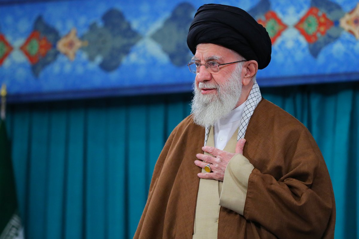Khamenei_m's tweet photo. 📸 Imam Khamenei met with a large number of women from across the country in the Imam Khomeini (ra) Hussainiyah this morning, December 27, 2023. https://t.co/dKjdcjnvNo