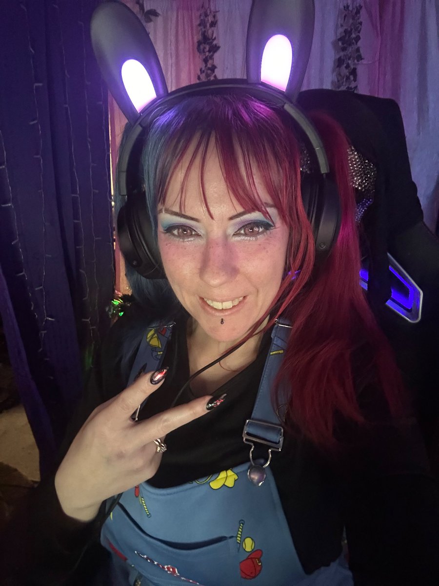 New headset for streams. #razer #razerv2pro #twitchstreamer #TwitchAffilate