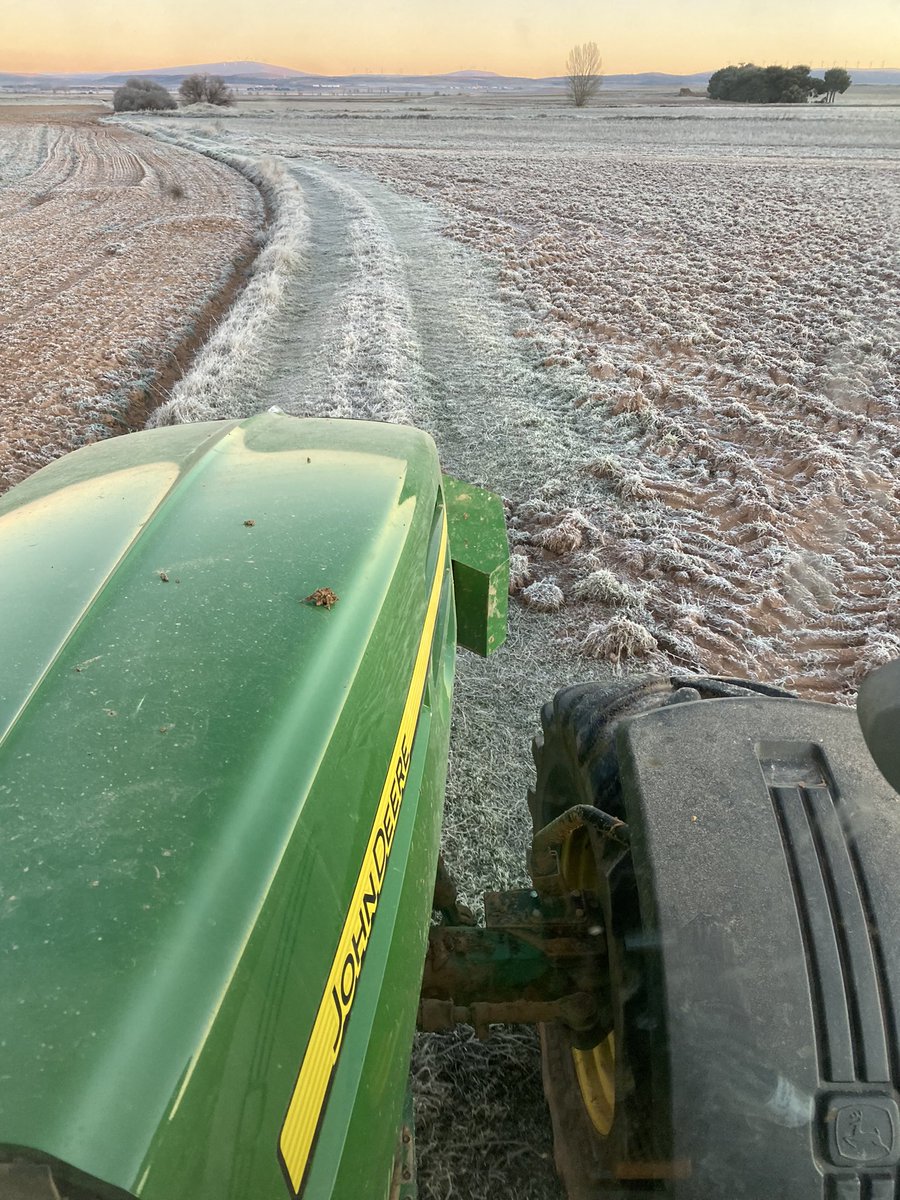 Una cosita les voy a decir a los que labran los caminos☝🏻: yo sé que piensan que si, pero por labrar los caminos no van a salir de pobres!