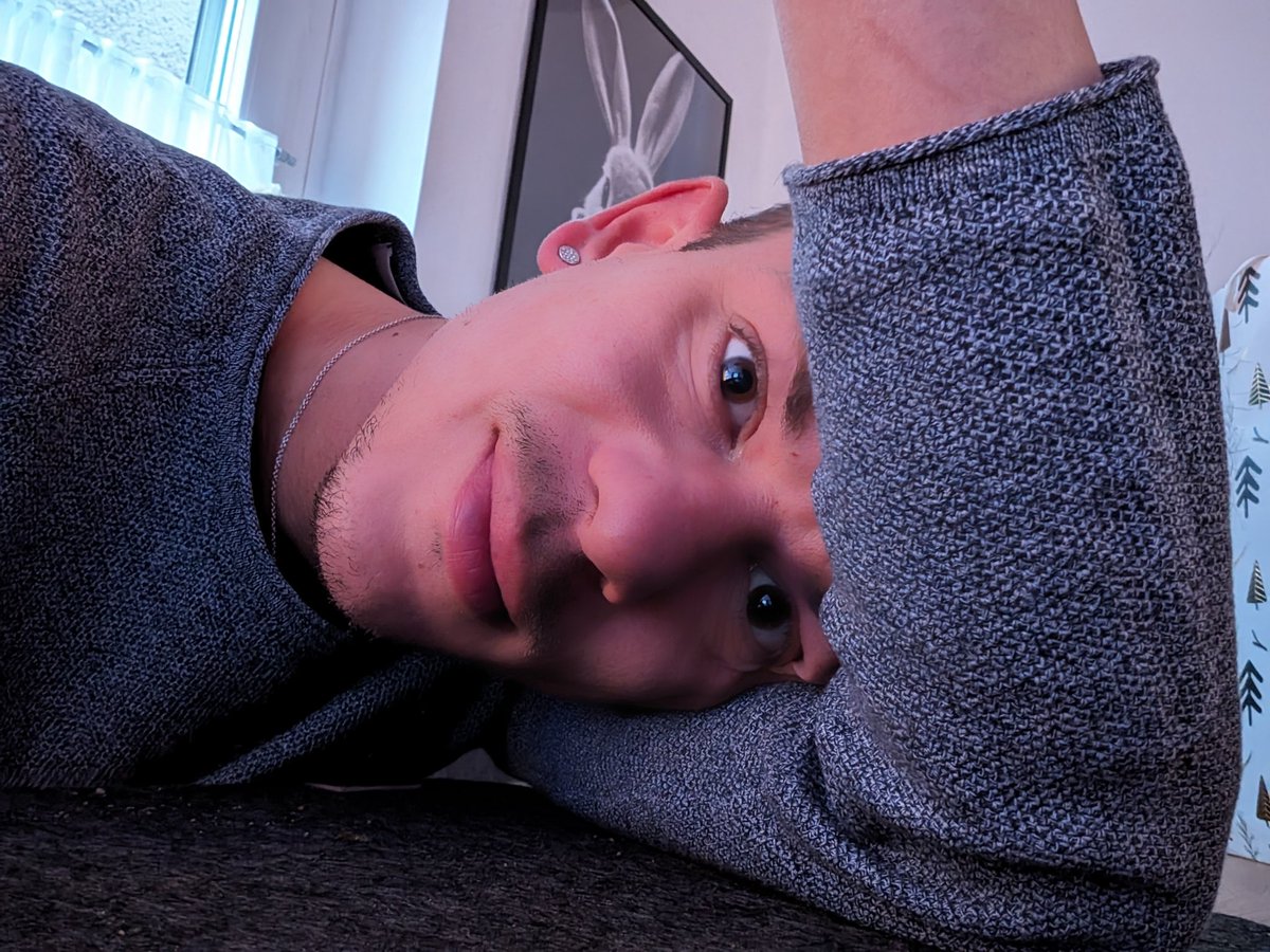 Ungefiltert_Ich's tweet photo. Moooorgen.
Gute naaaacht
Naja. Wahrscheinlich gammel ich. Zu wach zum Schlafen, zu müde um wach zu sein 😅
Habt den Tag schön❤️
#feierabendboy #workingdone #nightshiftnightmare https://t.co/mCFn90aanX