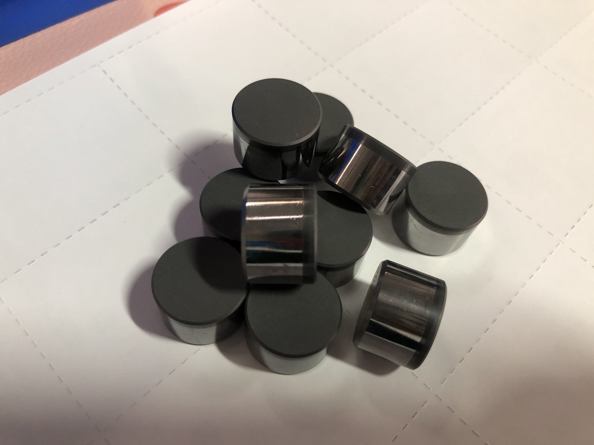 pdccutter's tweet image. Cylindrical Flat cutter PDC 1913. Applied in #oilfiledtools oil drilling #PDCbit #PDCreamer #PDCholeopener and other #downholeoiltools. the PDC is #leachedpdccutter. commonly used for #downholedrillingtools #pdcrepair #toolrebuild #pdcbitrefurbishment #retipping #bitrecovery