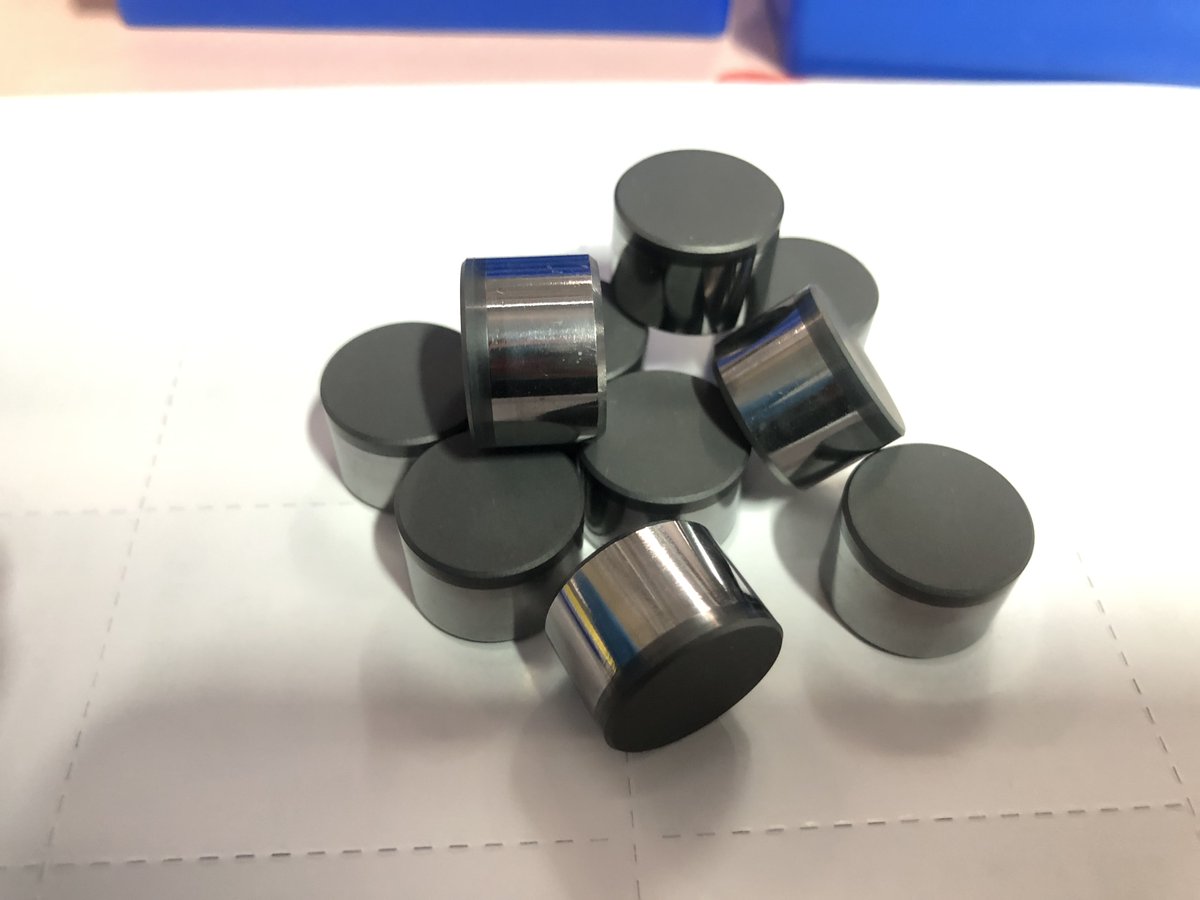 pdccutter's tweet image. Cylindrical Flat cutter PDC 1913. Applied in #oilfiledtools oil drilling #PDCbit #PDCreamer #PDCholeopener and other #downholeoiltools. the PDC is #leachedpdccutter. commonly used for #downholedrillingtools #pdcrepair #toolrebuild #pdcbitrefurbishment #retipping #bitrecovery